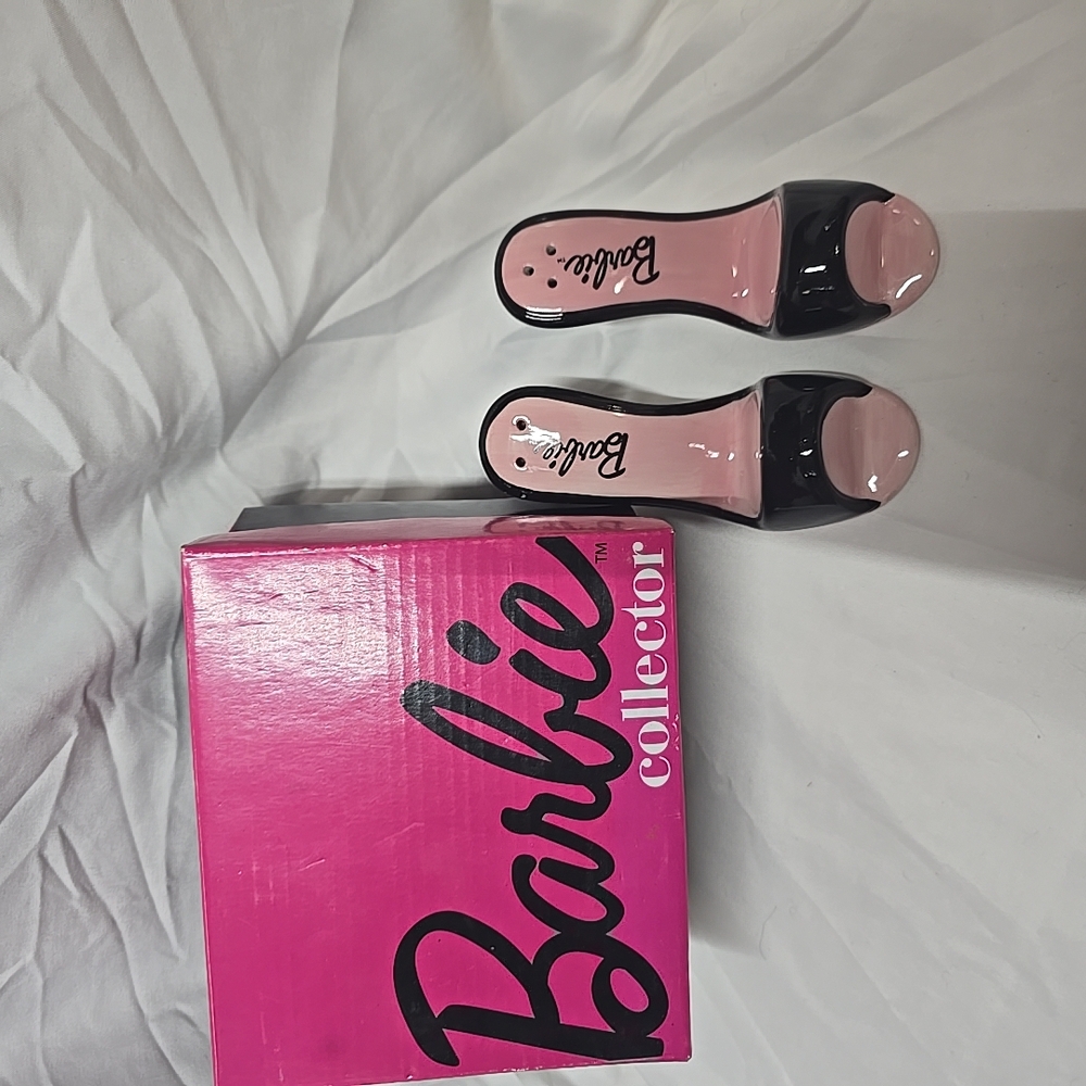 Barbie Black and Pink Kitchen Tools Salt And Pepper